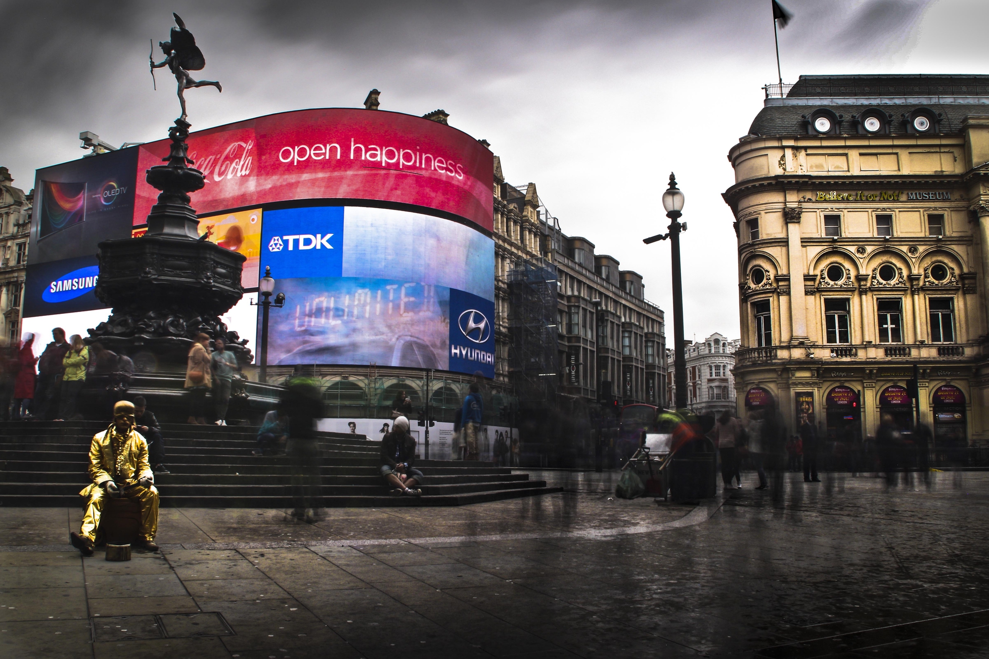 Ghosts in Piccadilly di cristiandragophoto