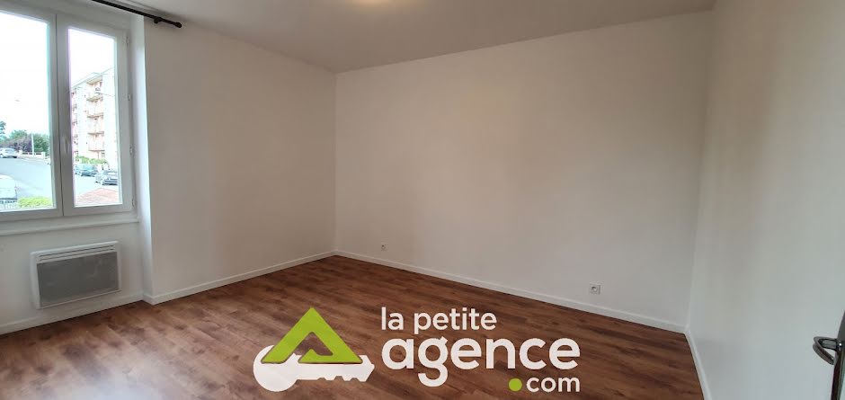 Location  appartement 2 pièces 40 m² à Montluçon (03100), 450 €