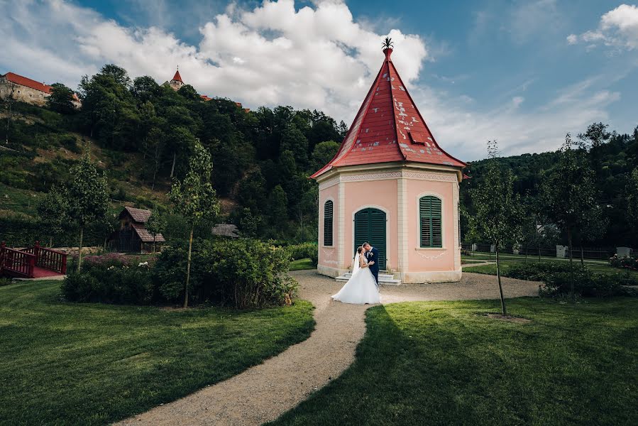 Jurufoto perkahwinan Petr Hrubes (harymarwell). Foto pada 10 Oktober 2023