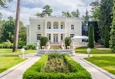 Villa with garden 16