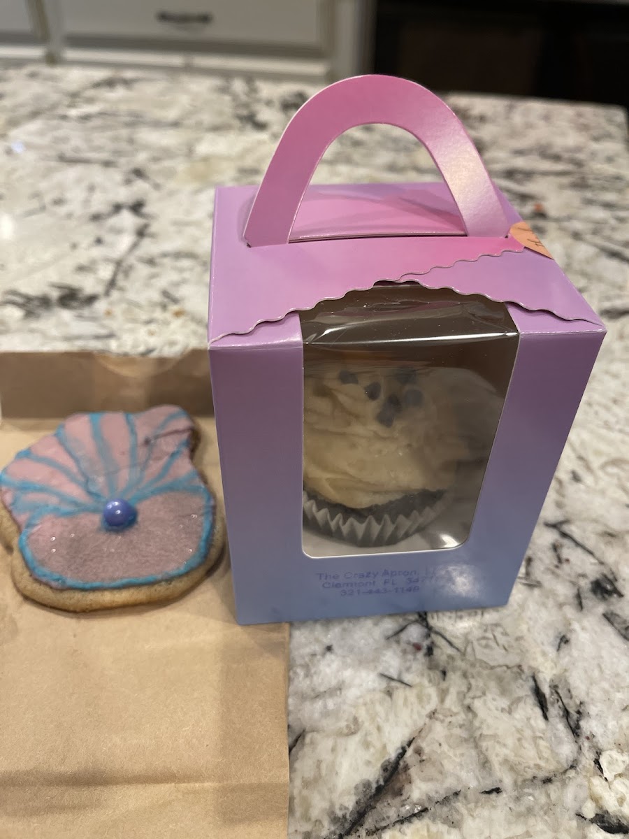 Hand painted sugar cookie and the chocolate cookie dough cupcake!  Packaging kept my cupcake in place and the color of the box was very pretty!  The treats were delicious too!