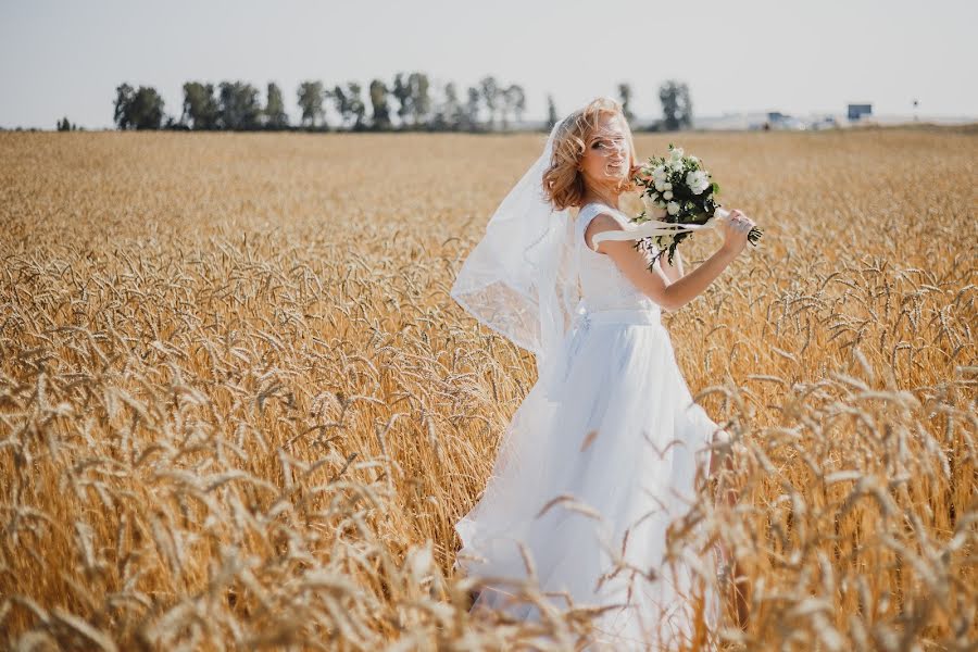 Wedding photographer Olya Yaroslavskaya (olgayaros86). Photo of 14 November 2017