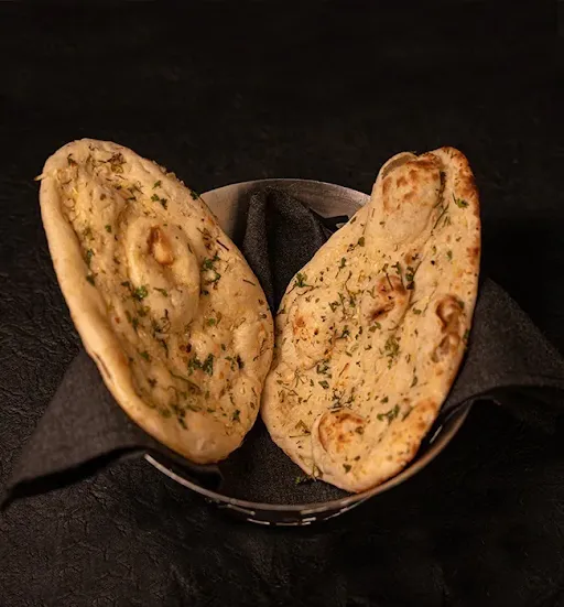 Butter Garlic Naan (1Pc)
