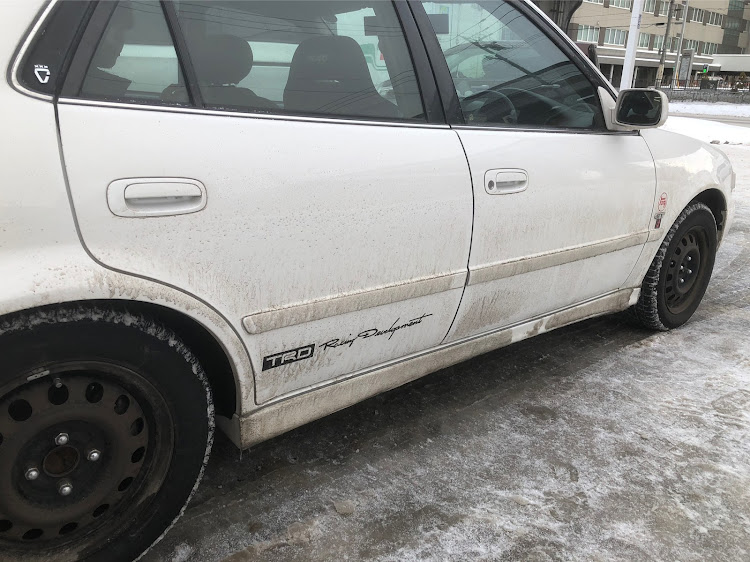 カローラのAE111・エアバッグリコール・車真っ黒・人で不足で参る😓・塩カル勘弁してに関するカスタム事例の投稿画像1枚目