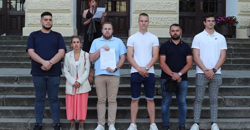 Učesnici protesta 'Srbija protiv nasilja' blokirali raskrsnicu u centru Kragujevca