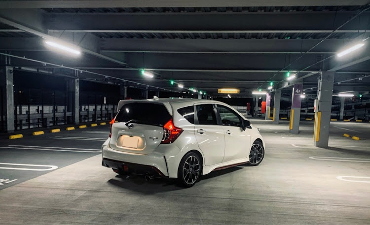 ノートのニスモ・バイト帰り・notenismos・日産・ドライブに関するカスタム事例の投稿画像1枚目