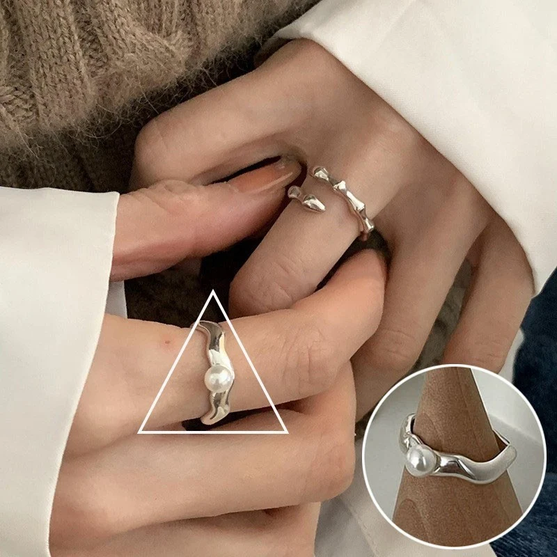 Anel Minimalista de Moda Retrô com Onda Linear Design minimalista e moderno. Um acessório elegante e versátil para mulheres que amam estilo retrô e fashion.