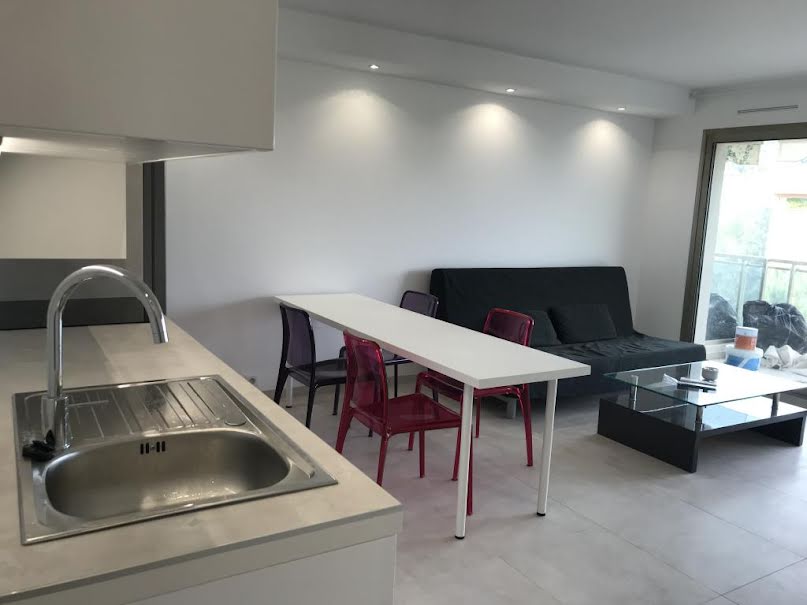 Location meublée appartement 2 pièces 35 m² à Cannes (06400), 1 100 €