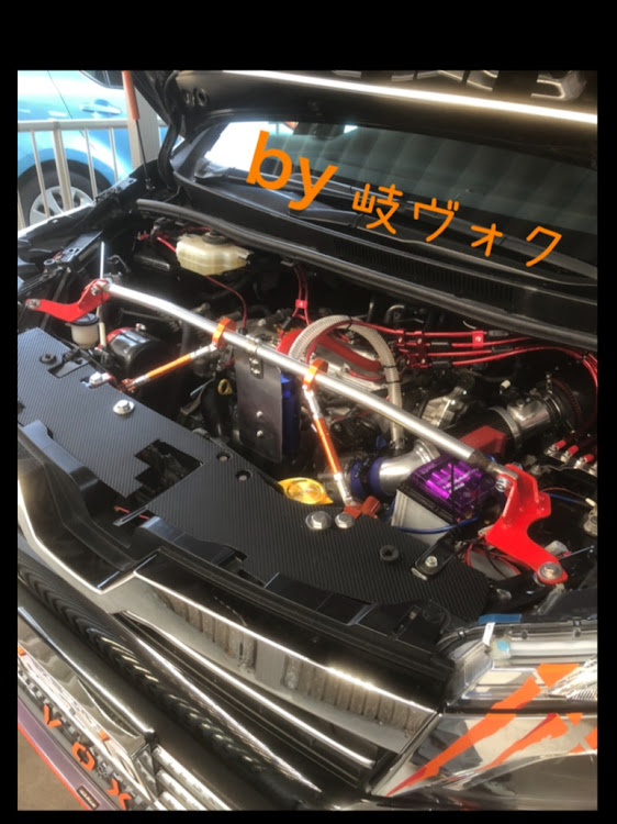 ヴォクシーのチームピンストライプ・みんなのエンジンルーム見てみたい・エンジンルーム・元気にヤッテおります。に関するカスタム事例の投稿画像1枚目