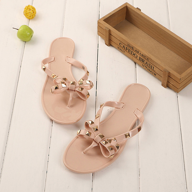Sandali da donna per l'estate, comodi ed eleganti. Trova il paio perfetto per ogni occasione, dalla spiaggia alla città.