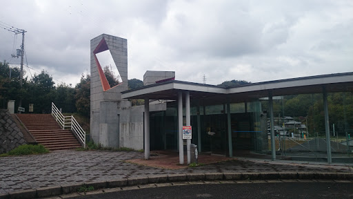 オレンジタウン駅 / ORANGE TOWN STATION