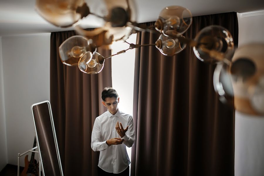 Fotógrafo de casamento Oksana Zakharchuk (youllow). Foto de 7 de agosto 2019