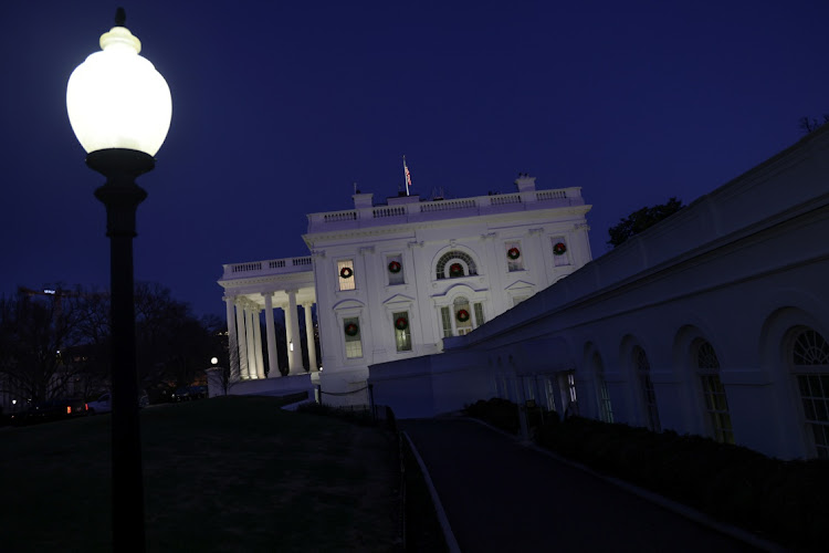 A street light illuminates an empty walkway on a day that US President Donald Trump had no public events on his schedule at the White House in Washington, US December 22, 2020.