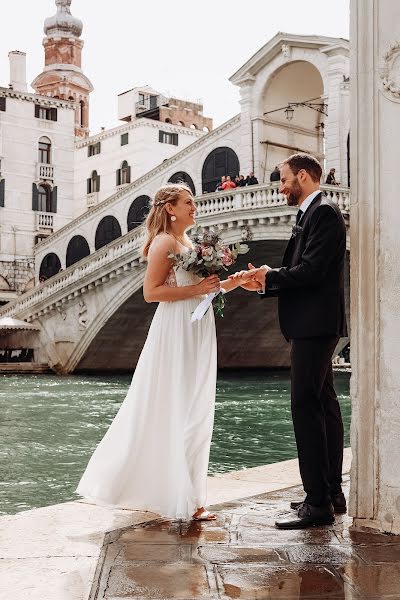 結婚式の写真家Kseniya Sheshenina (italianca)。2022 4月4日の写真