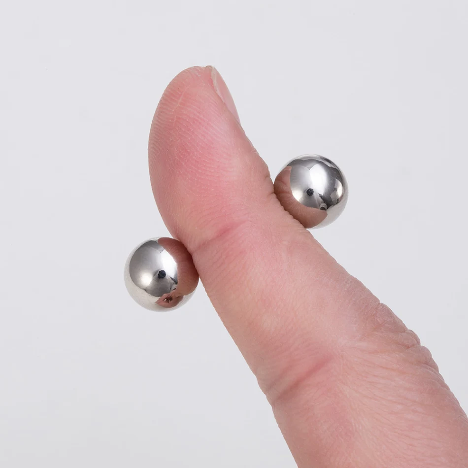 Magnetischer Brustring, Armband, Fußkettchen, Halskette und Körperschmuck. Piercings ohne Bohren. Modisch, sicher und einfach zu tragen.