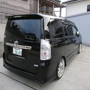 ヴォクシー ZRR70W