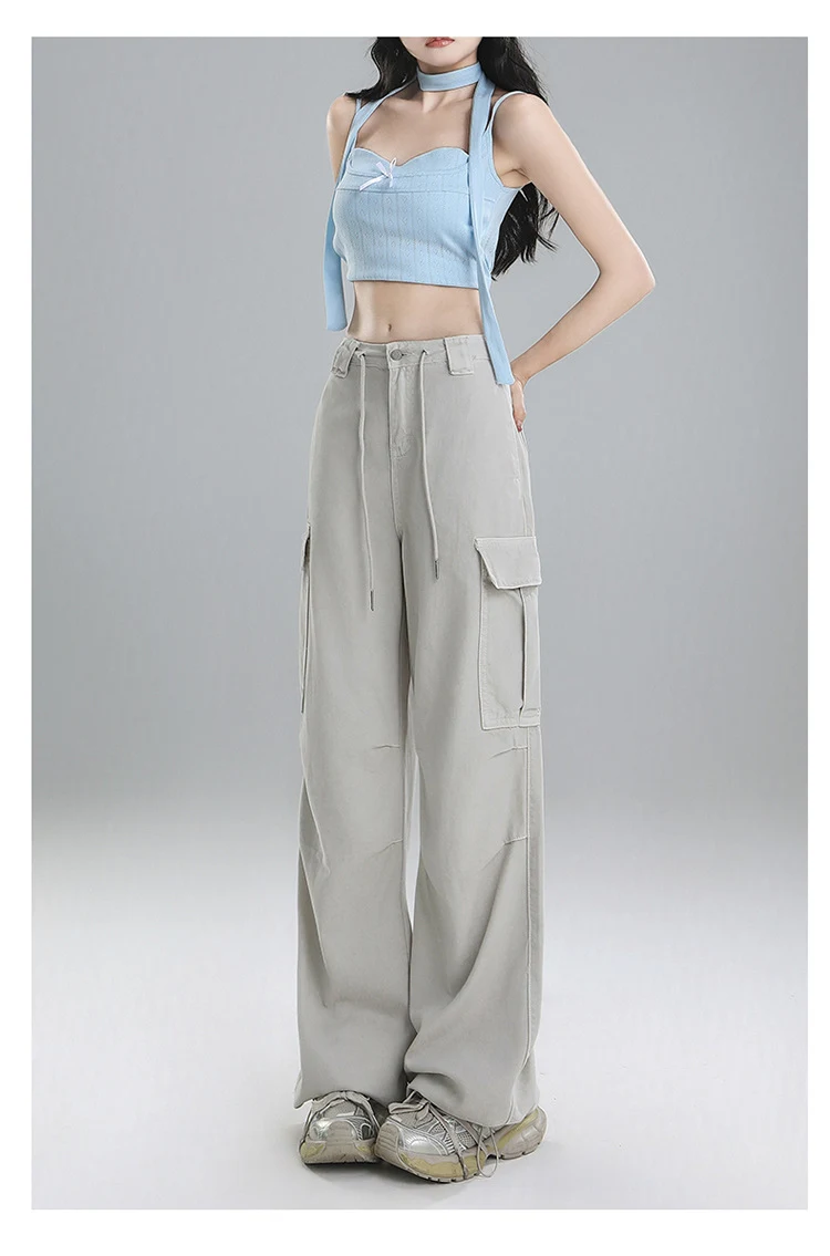 Women's Straight Cargo Jeans with Multi-Pockets and Wide-Leg. Comfortable and practical pants for a casual, functional, 