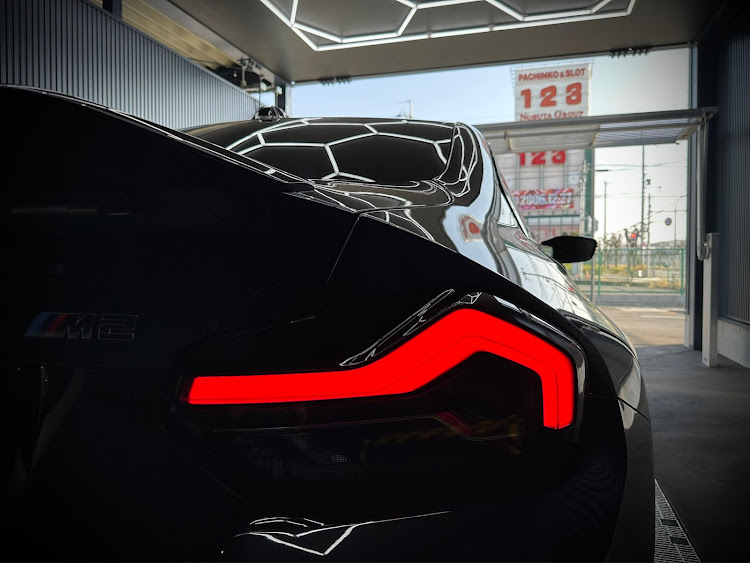 M2 クーペのBMW・洗車場・リヤウインカー・リヤライト・リヤスポイラーに関するカスタム事例の投稿画像8枚目