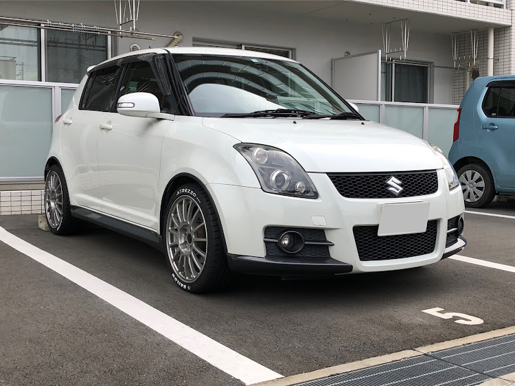 スイフトスポーツのDIY・ブレーキ残量足りなくて警告灯点いた・一日ハードスケジュール・ホワイトレター・作業中に通行人に怪しい目で見られるに関するカスタム事例の投稿画像1枚目