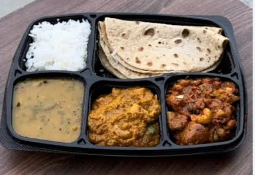 Thali(dal,2 veg,4tawa roti,VegBiryani)