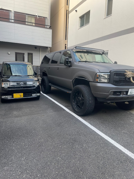 エクスカージョンのレベリングキット・リフトアップ・エクスカージョン・シボレー・サバーバンに関するカスタム事例の投稿画像1枚目