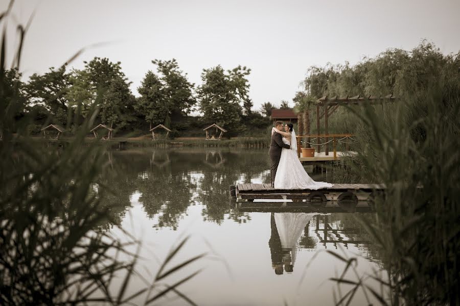 Fotógrafo de casamento Richard Komaromi (komaromifoto). Foto de 6 de janeiro 2019