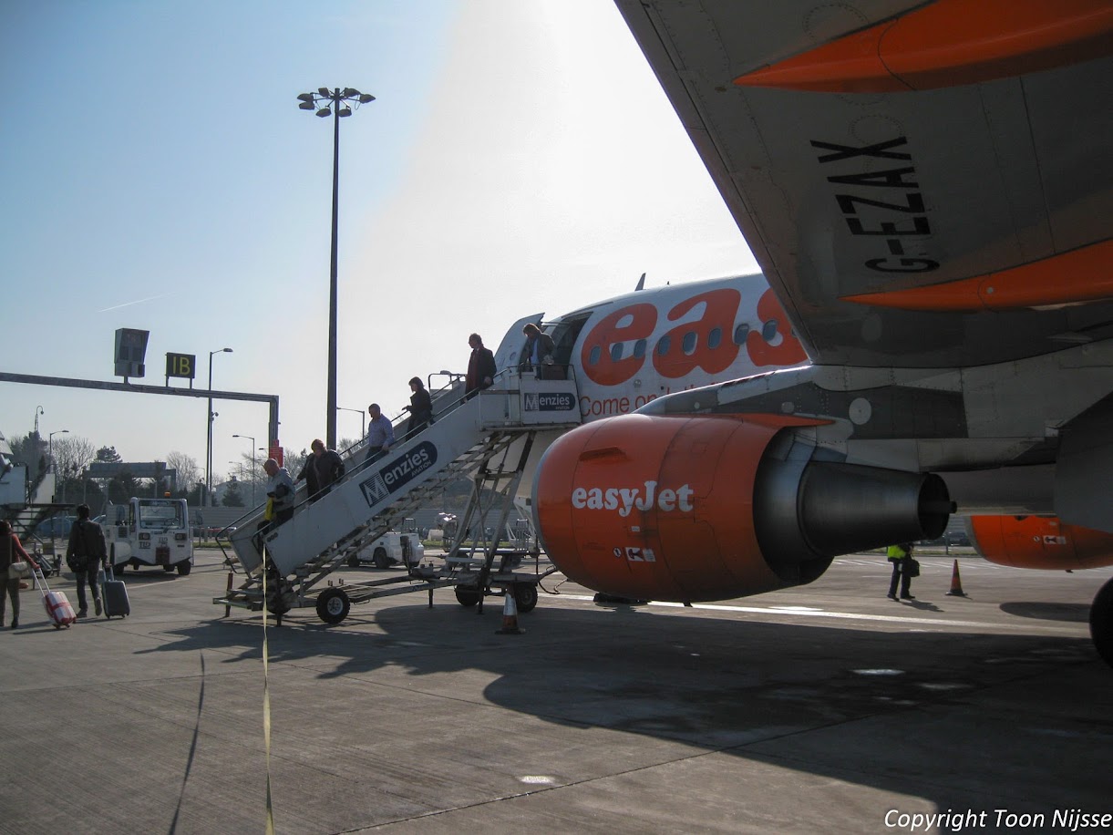 Uitstappen op Edinburgh Airport. Van Kapelle naar Edinburgh