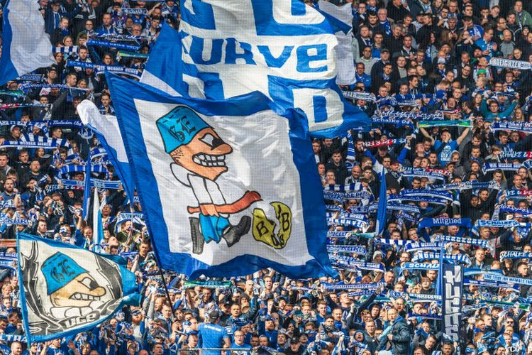 Une banderole des supporters de Schalke 04 fait polémique : "Intolérable et inacceptable"