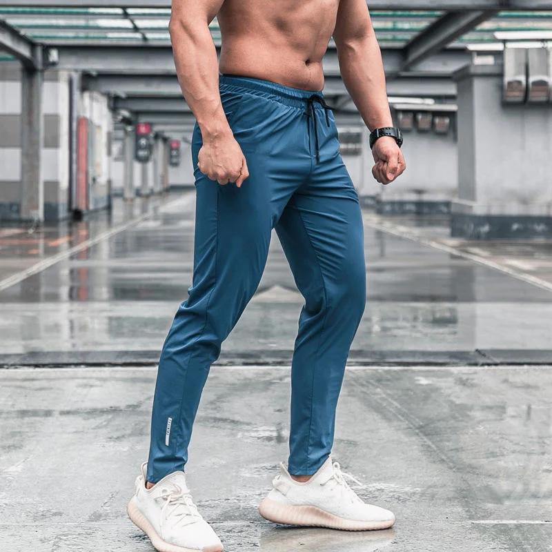 Pantalones de entrenamiento delgados, ligeros y elásticos, de secado rápido. Perfectos para entrenar cómodamente y con libertad de movimiento.