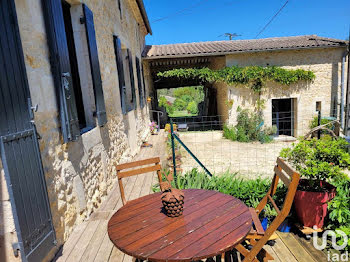 maison à Saint-Bonnet-sur-Gironde (17)