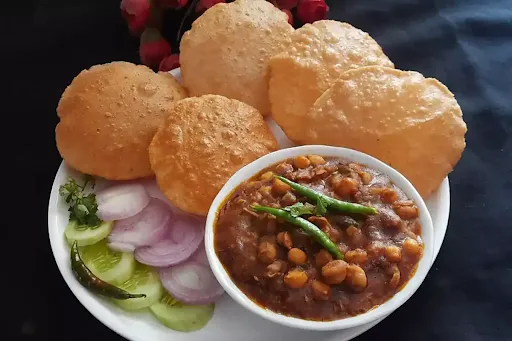 Chole Poori [5 Poori]