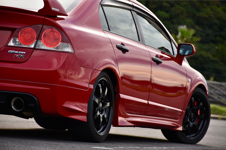 無限シビックRRのシビックタイプR・無限RR・ドライブ・マフラー出口を見てみたい・FD2に関するカスタム事例の投稿画像4枚目