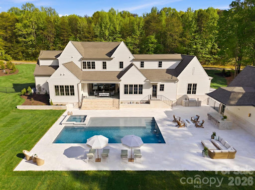 House with pool and garden 5