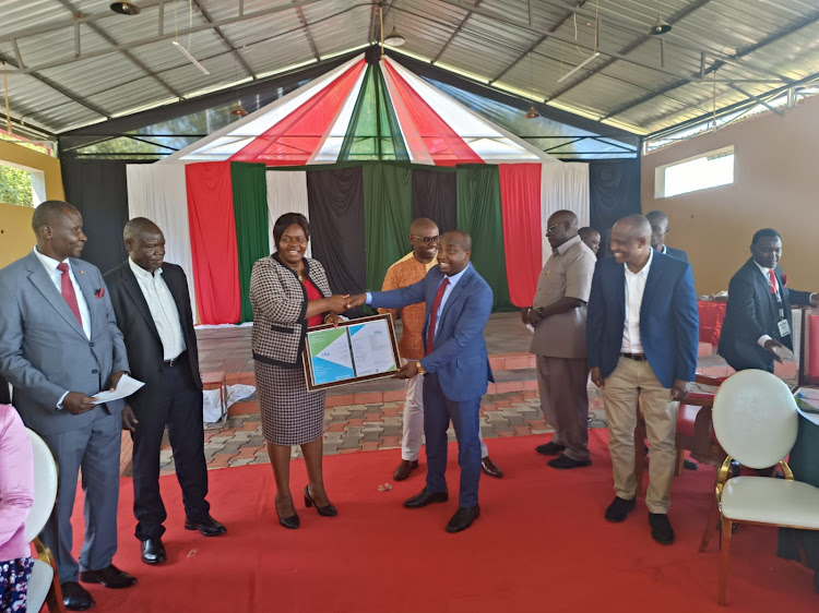 Homa Bay Governor Gladys Wanga and NHC Managing Director David Mathu during the award ceremony of the EDGE Certification for the Homa Bay Affordable Housing Project on October 3, 2023