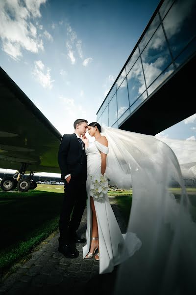 結婚式の写真家Denis Khuseyn (legvinl)。3月5日の写真