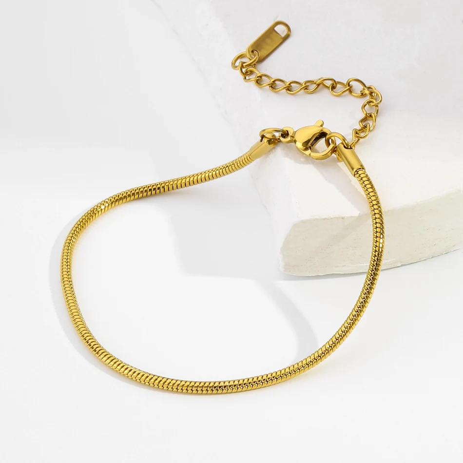 Bransoletka regulowana, pozłacana 18K, łańcuszek z okrągłych kości węża, stal tytanowa, designerska, złota, elegancka.