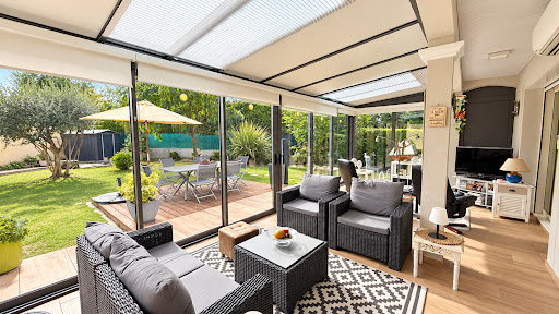 Luxury house for sale in Les Sables-d'Olonne (85340) - Sunroom with landscaped garden view