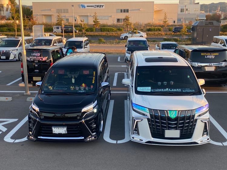 ヴォクシーのM'z SPEED・ギャルソンD.A.D・BWLT・F-garage family・山猫組に関するカスタム事例の投稿画像4枚目