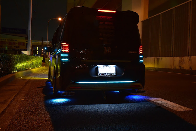 ステップワゴンスパーダのワンオフテール・シーケンシャルウインカー・車好き・ナイトライダーに関するカスタム事例の投稿画像1枚目