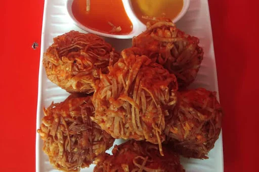 Kurkure Chicken Schezwan Momos [6 Pieces]