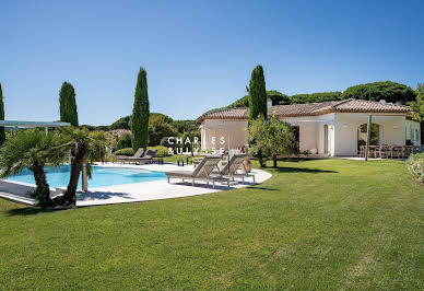 Villa avec piscine en bord de mer 4