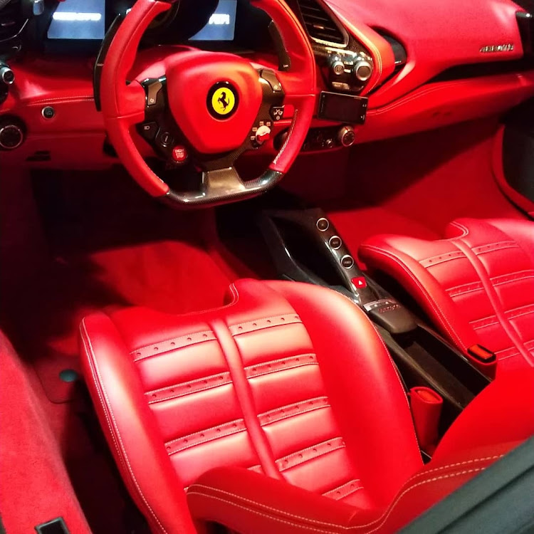 sohei.tesla.model3さんが投稿したFerrari・Ferrari 488GTB・スーパーカー・跳ね馬・男のロマンに関するカスタム事例の投稿画像1枚目