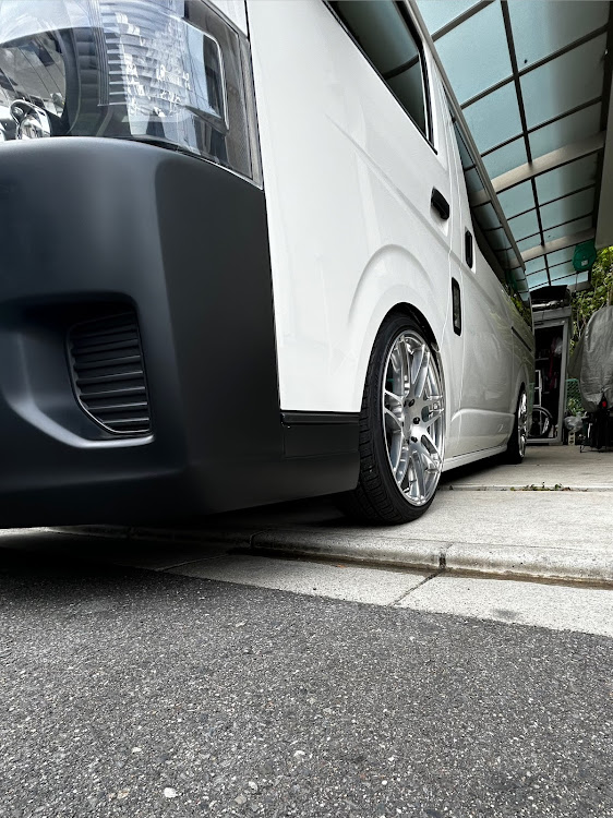 ハイエースバンのDIY・全国商用貨物車保存組合・黒バンパー・ようやく外装のリメイク完了・SBM宜しくお願いしますに関するカスタム事例の投稿画像2枚目