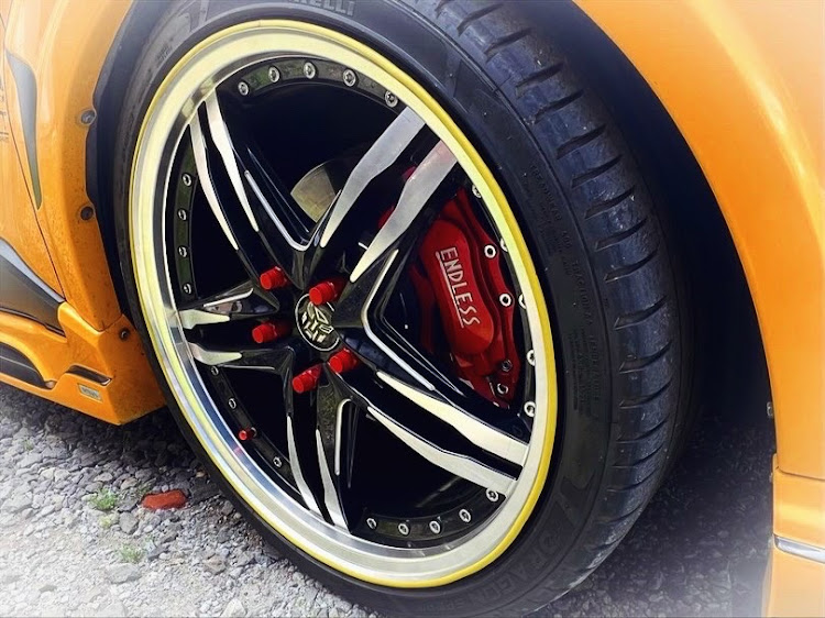 C-HRのTOYOTA・C-HR・リムガード・アクセントに関するカスタム事例の投稿画像1枚目