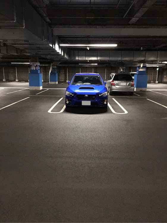 WRX STIの地下駐車場・近づく別れに関するカスタム事例の投稿画像1枚目