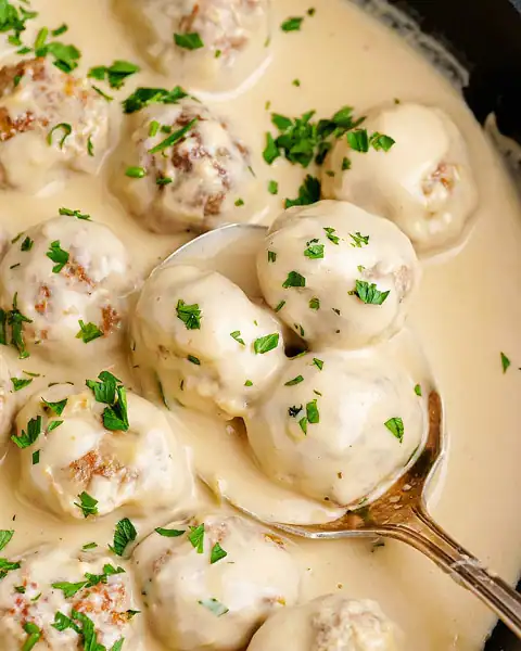 Creamy White Sauce Chicken Meatballs