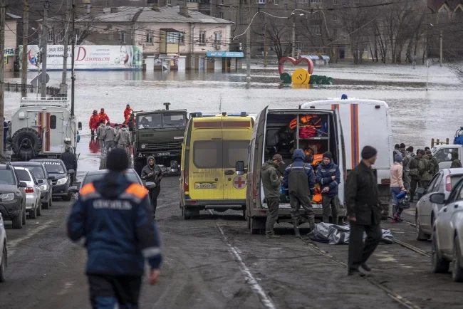 Redak primer demonstracija u Rusiji - zbog poplava duž reke Ural kod granice sa Kazahstanom