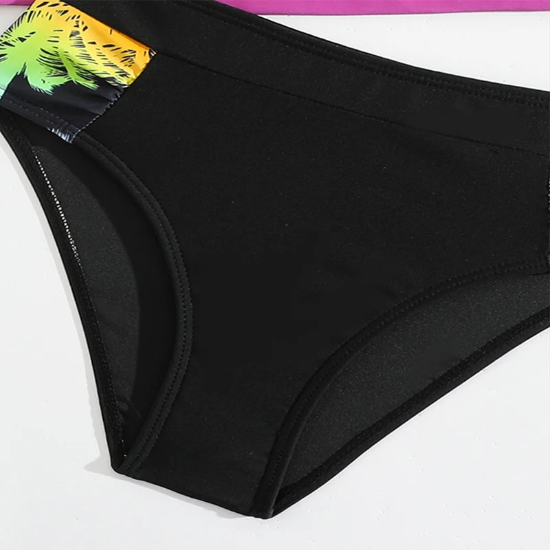 Maillot de bain enfant conservateur manches longues imprimé. Protection solaire et couvrance optimale. Idéal pour la plage et la piscine. Sécurité assurée.
