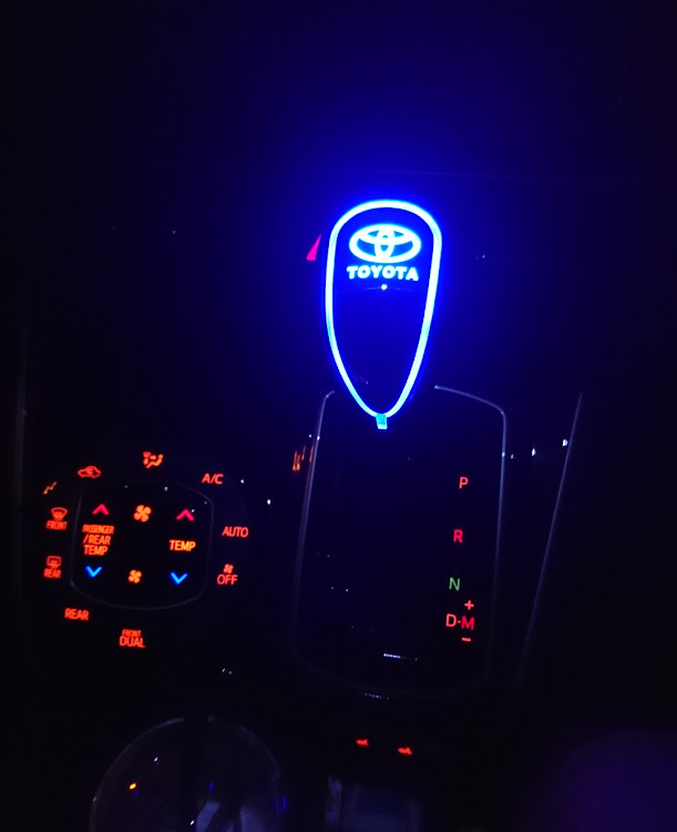 エスクァイアのシフトノブ交換に関するカスタム事例の投稿画像1枚目