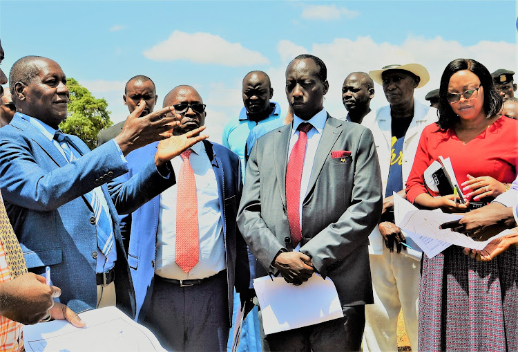 Kitui Governor Julius Malombe with the Kitui County lands executive Fredrick Kimanga, Justice Robert Limo and the Acting county secretary Agnes Mulewa at the side at manyenyoni where the Kitui law court has been allocated land for expansion.